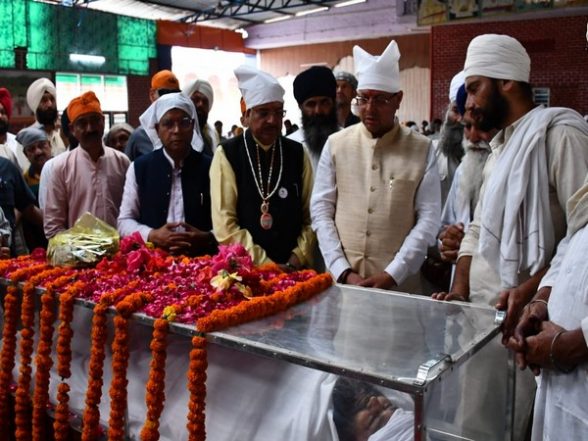 India News | Pushkar Singh Dhami Visits Nanakmatta Gurdwara, Pays Tribute to Kar Seva Pramukh - Vimarsana News