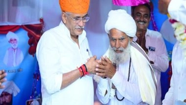 India News | Union Minister Gajendra Shekhawat Meets Pakistani Hindu Refugees in Jodhpur