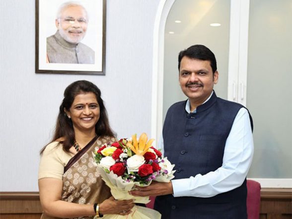 India News | Maharashtra: Congress Leader Shivraj Patil's Daughter-in-law Meets Devendra Fadnavis, Likely to Join BJP on Saturday - Vimarsana News