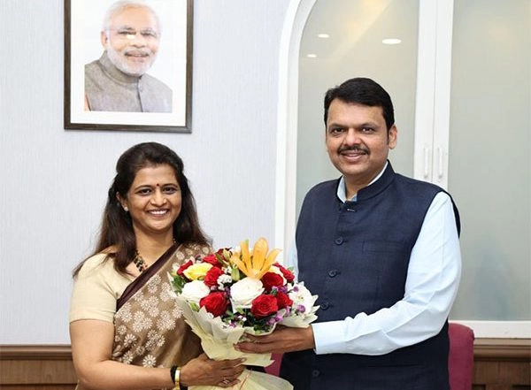 India News | Maharashtra: Congress Leader Shivraj Patil's Daughter-in-law Meets Devendra Fadnavis, Likely to Join BJP on Saturday