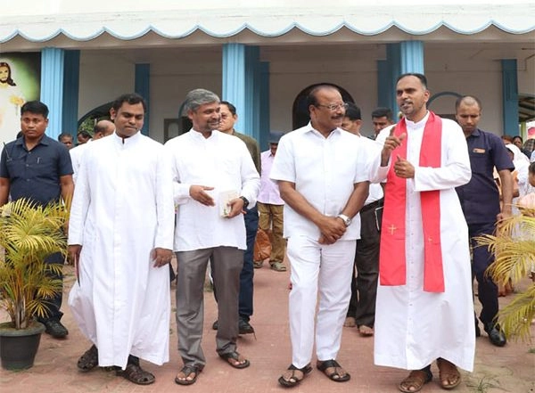 India News | Tripura Governor Indrasena Reddy Nallu Attends Mariumnagar Church on Good Friday