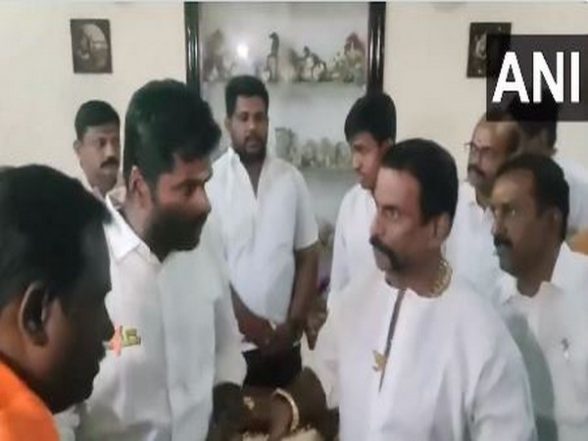 India News | Tamil Nadu: BJP's Annamalai Meets Congress Leader Krishnasamy Vandaiyar - Vimarsana News