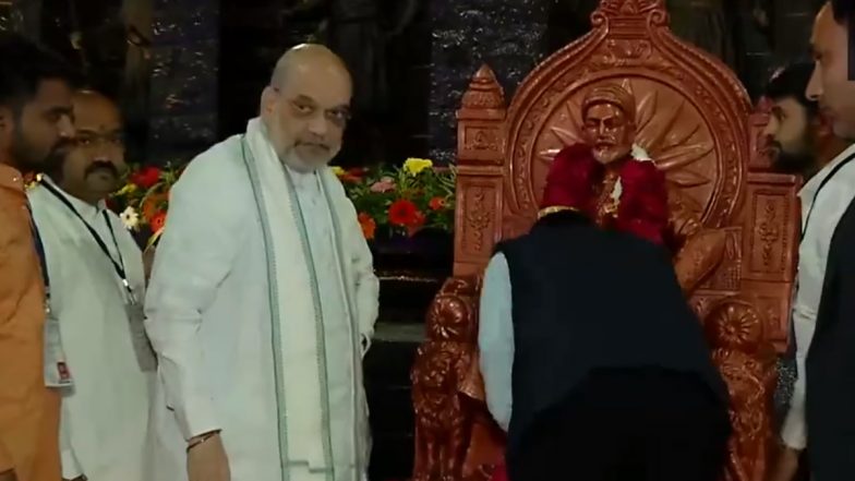 Maharashtra: Home Minister Amit Shah Pays Floral Tribute to Chhatrapati Shivaji Maharaj's Statue in Chhatrapati Sambhajinagar (Watch Video)