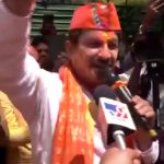 ‘Koi Khel Rail Mein, Koi Khele Jail Mein’: BJP MP Manoj Tiwari Celebrates Holi by Singing Folk Songs at His Residence in Delhi (Watch Video)