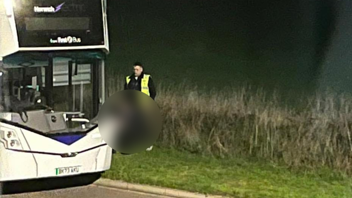 World News | Bus Driver Caught Receiving Oral Sex With His Pants Down on  Roadside in UK | 🌎 LatestLY