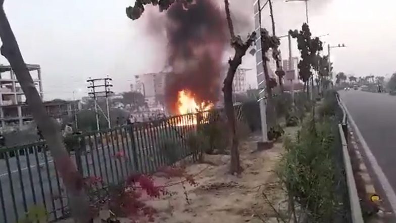 Bolero Catches Fire in Lucknow, People Jump Out of Vehicle to Save Life; Video Surfaces