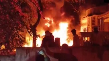 Hyderabad Fire: Massive Blaze Erupts at Three Oil Godowns in Tolichowki, No Casualties Reported (Watch Video)