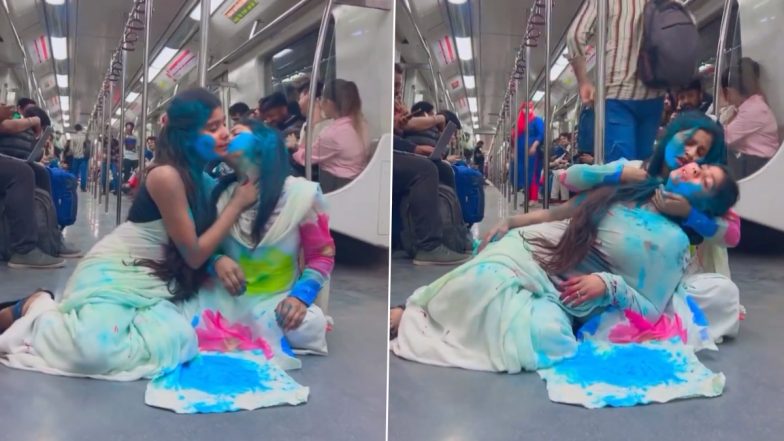 Holi in Delhi Metro: Video of Two Girls Dancing to 'Ang Laga De' Song in Metro Train Goes Viral