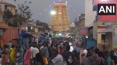 Tamil Nadu: Thousands of Devotees Performs Pitru Karma Puja, Take Holy Dip at Rameswaram’s Agnitirtha on ‘Masi Ammavasai’ (Watch Video)
