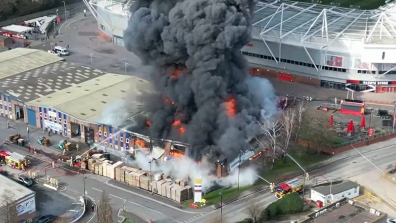 Massive Fire Breaks Out at Warehouse Near St Mary’s Stadium in Southampton (Watch Video)