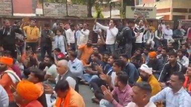 Inderlok Namaz Incident: Hindu Raksha Dal Protests Outside Delhi Police Headquarters Over SI’s Suspension for Kicking, Hitting Namazis