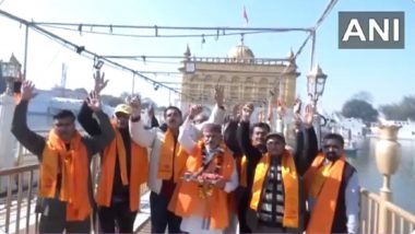 Punjab: Over 100 Pilgrims Leave for Katas Raj Mahadev Temple in Pakistan to Celebrate Mahashivratri (Watch Video)