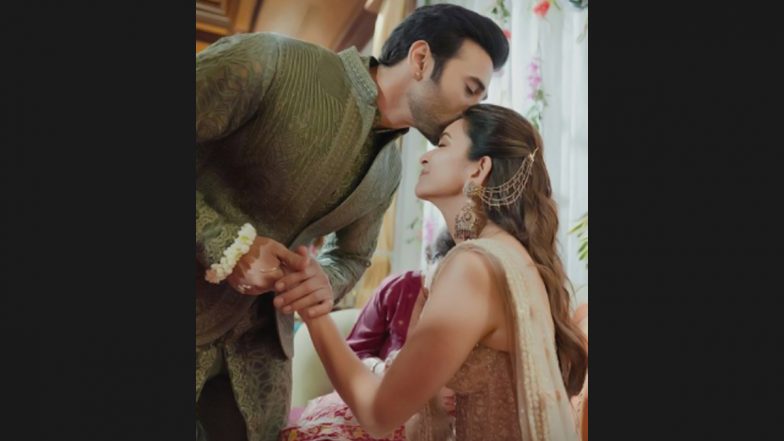 Pulkit Samrat Gives a Forehead Kiss to Kriti Kharbanda in a New Romantic Pic From the Mehendi Ceremony