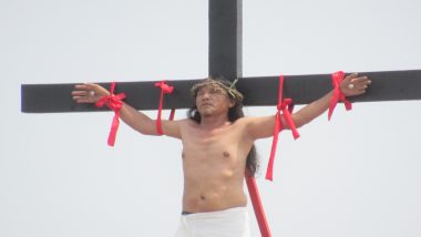Good Friday 2024 in Philippines: Filipino Villager Ruben Enaje, Is Nailed to a Cross for the 35th Time on Good Friday To Pray for World Peace (Watch Video)