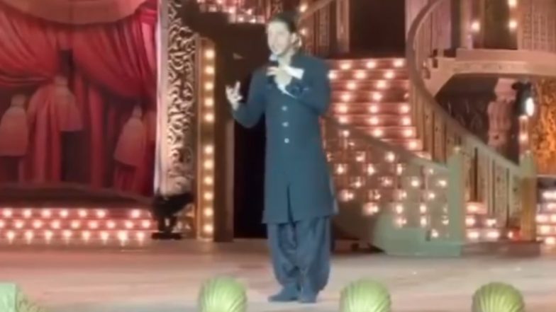 Shah Rukh Khan Turns Host at Anant Ambani and Radhika Merchant’s Pre-Wedding Celebrations Day 2; Watch Video of How King Khan Charms the Guests at the Gala Night