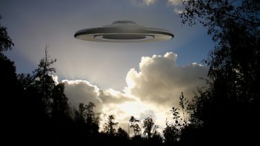 UFO Sighting in Canada: Barbell-Shaped UFO Glowing Indigo Blue Colour Spotted in Ontario, Claims Pentagon Engineer; Shares Electronic Evidence of 'Alien' Spacecraft