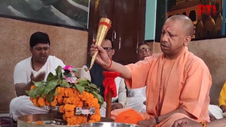 Holi 2024: Uttar Pradesh CM Yogi Adityanath Performs ‘Rudrabhishek’ at Gorakhnath Temple (Watch Video)
