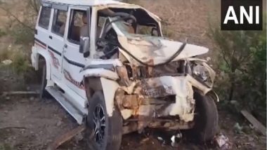 Madhya Pradesh Road Accident: Three Killed, Two Injured As Jeep Rams Into Tree in Damoh District (Watch Video)
