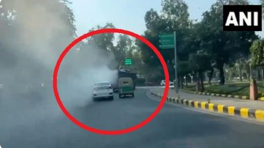 Fire in Running Bus: Heavy Smoke Engulfs Delhi Transport Corporation Bus Bus on Janpath Road, Passengers Evacuated Safely (Watch Video)