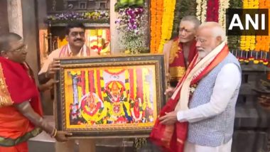 Telangana: PM Narendra Modi Offers Prayers at Ujjaini Mahankali Temple in Secunderabad (Watch Video)