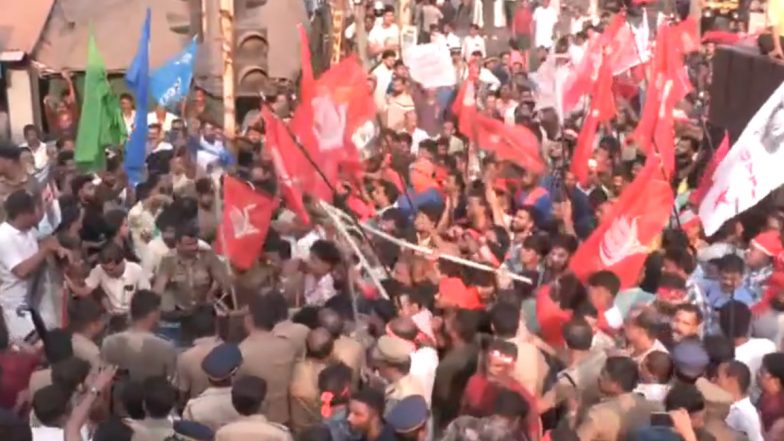 Kerala: LDF, UDF Workers Clash During Roadshow in Malappuram (Watch Video)