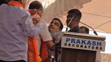 Nitin Gadkari Faints Due to Heat: Union Minister Faints and Collapses on Stage While Addressing Yavatmal Poll Rally; Fine Now (Watch Videos)