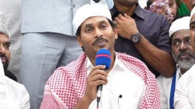 Andhra Pradesh: CM YS Jagan Mohan Reddy Joins Muslim Community for Iftar Feast, Offers Maghrib Prayers in Kadiri (Watch Videos)