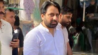 Senior AAP Leaders Meet Amanatullah Khan’s Family Amid Reports of His Arrest by ED (Watch Videos)