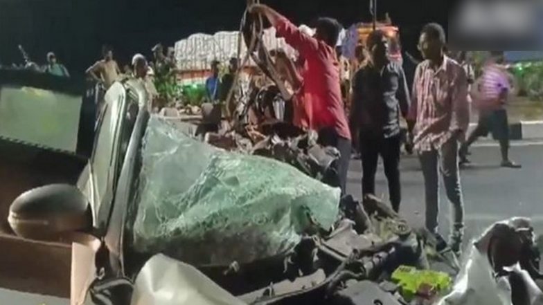 Andhra Pradesh Road Accident: Three Killed, Two Injured After Speeding Car Hits Lorry Near Musunuru Toll Plaza in Nellore District