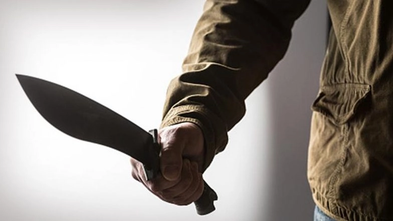 Maharashtra: Group of Assailants Attack Lawyer, Associate With Knives and Swords in Kalyan After They Exposed Corruption by Senior Officials on Mumbai-Delhi Highway Project