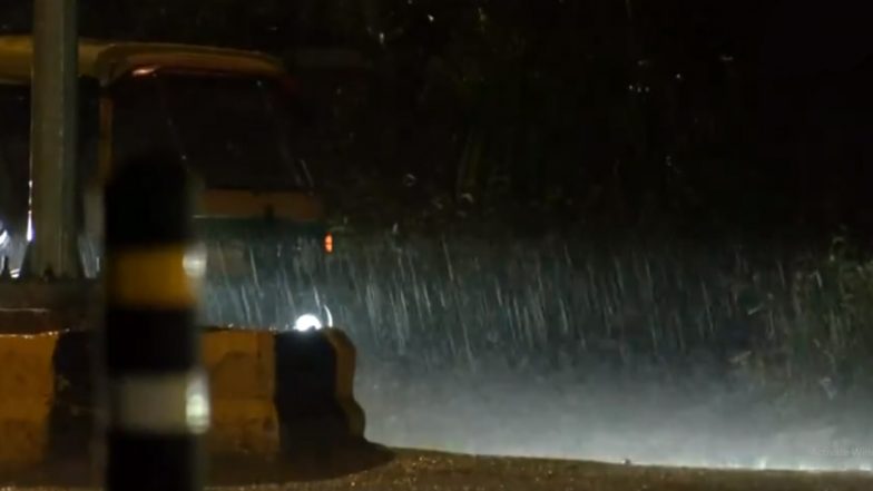 Delhi Rains: Moderate Showers Lash Parts of National Capital, Bring Respite From Scorching Heat (Watch Video)