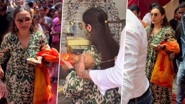 Rani Mukerji Offers Prayers at Ghanteshwar Temple On Hanuman Jayanti (Watch Video)