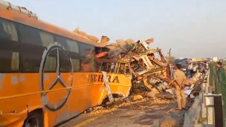 Uttar Pradesh Road Accident: Four Killed, Several Injured As Sleeper Bus Breaks Divider, Collides With Truck on Agra-Lucknow Expressway (Watch Video)