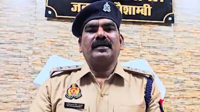 Kaushambi Rally Viral Video: Unidentified Persons Seen Counting, Distributing Money During Election Rally in Uttar Pradesh; Booked (Watch Videos)