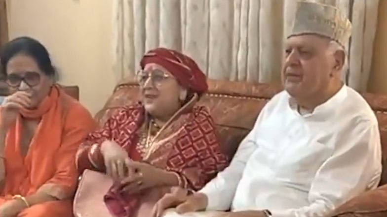 'Dhundo More Ram': Farooq Abdullah Sings Ram Bhajan Amid Chants of 'Jai Mata Di' (Watch Video)