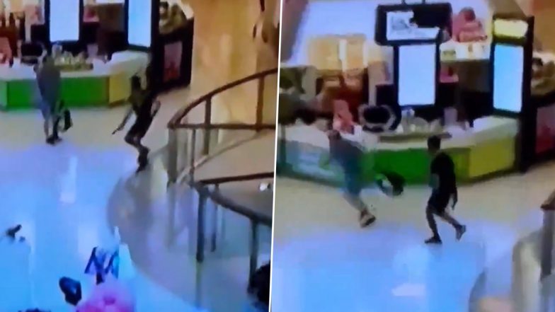 Sydney Stabbing Update: Five People, Suspect Killed in Westfield Bondi Junction Shopping Centre Stabbing Attack in Australia (Watch Videos)
