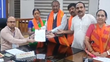 Karnataka Lok Sabha Elections 2024: BJP Rebel Leader KS Eshwarappa Defies Party, Files Nomination as Independent from Shivamogga (Watch Video)