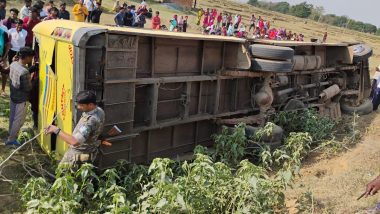 Ranchi Road Accident: 15 Children Injured As School Bus Overturns in Mandar (Watch Video)