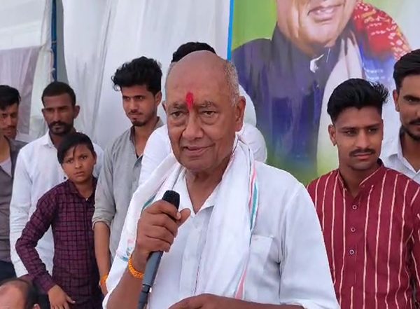 India News | Congress Leader Digvijaya Singh Shares How Elections Can Be Held in Rajgarh Through Ballot Paper