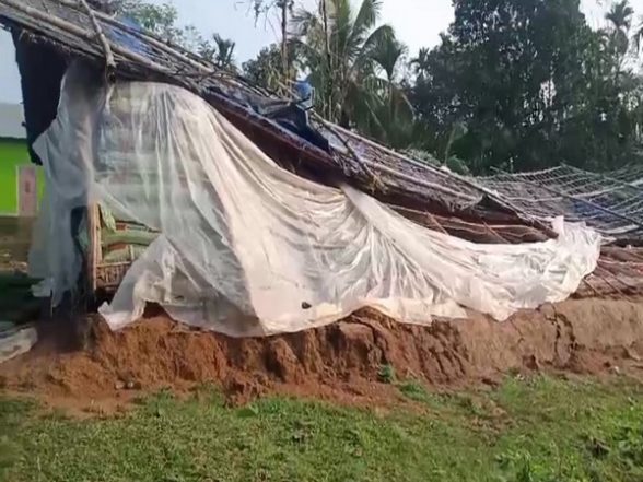 India News | HOLD! Assam: Rain, Hailstorm Batter Parts of Kamrup District, Uproot Trees and Damage Houses - Vimarsana News