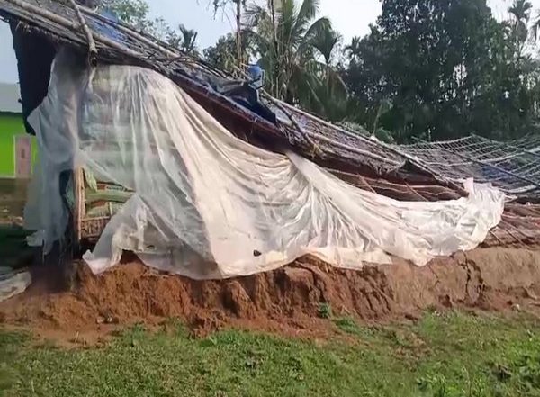 India News | Assam: Rain, Hailstorm Batter Parts of Kamrup District; Uproot Trees, Damage Houses