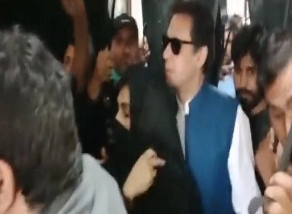 World News | Islamabad High Court Suspends Imran Khan, His Wife Bushra Bibi's Sentence in Toshakhana Case