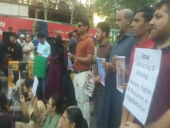 World News | Protesters Issue 'ultimatum' to Authorities, Demand Safe Return of Abducted Minor Girl in Gilgit Baltistan - Vimarsana News