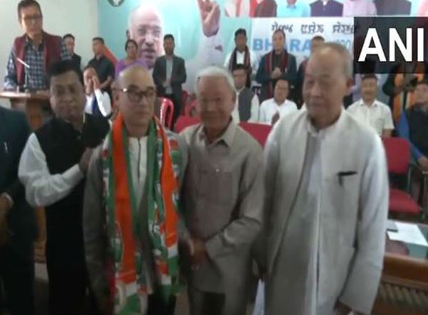 India News | Lok Sabha Polls: BJP Leader, Former Yaiskul MLA Among Four Who Joined Congress in Manipur