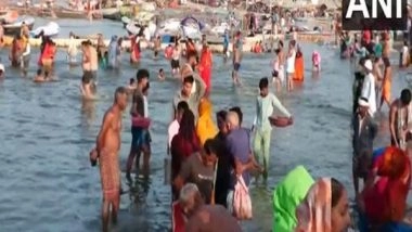 India News | Devotees Take Holy Dip at Triveni Sangam on Sheetala Ashtami