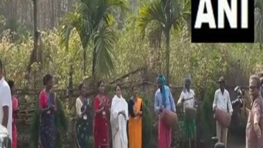 India News | Mamata Banerjee Plays Drum, Dances with Tribals in Jalpaiguri