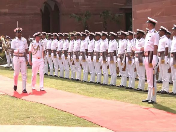 World News | Australian Navy Chief Receives Guard of Honour at South Block Lawns in Delhi - Vimarsana News