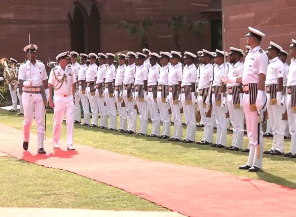 World News | Australian Navy Chief Receives Guard of Honour at South Block Lawns in Delhi