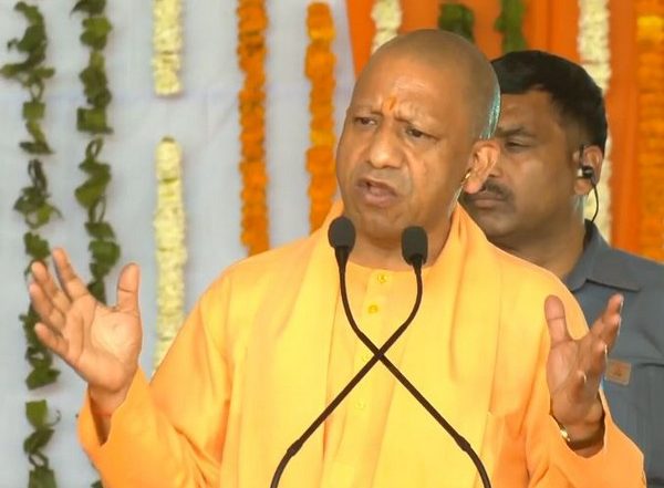 India News | Uttar Pradesh: CM Yogi Exudes Confidence in NDA's Victory in Bipolar Contest During LS Polls