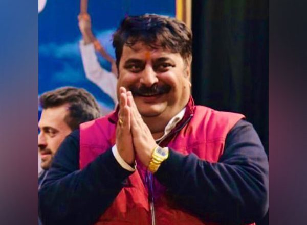 India News | Kangana Unaware of Mandi Parliamentary Constituency Area: Congress Leader Hits Back After Her Outsider Jibe at Vikramaditya Singh